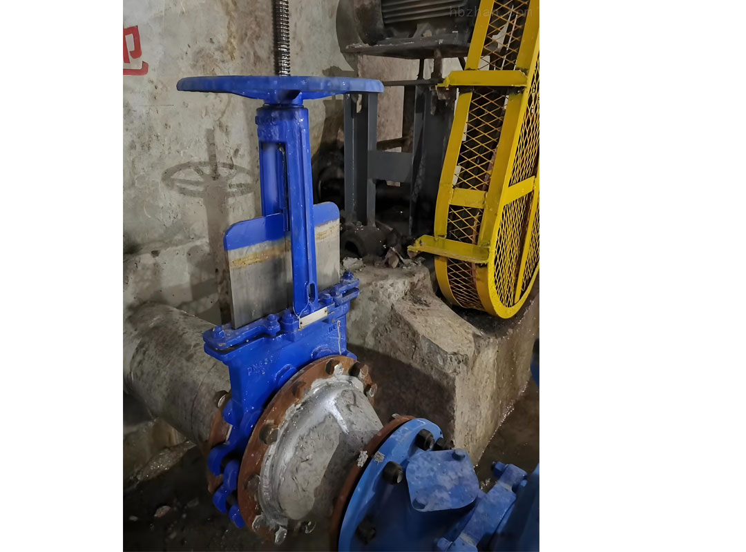 手动刀闸阀应用现场.jpg